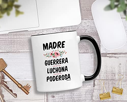 Casitika Regalo Para El Dia De Las Madres En Español. Mama Guerrera Luchona Poderosa 11 Oz Bögre.