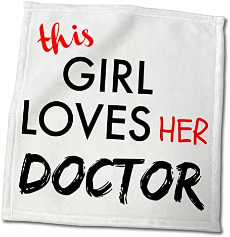 3dRose ez a lány szereti őt doktor fekete-piros betűkkel - Törölköző (twl-200619-3)